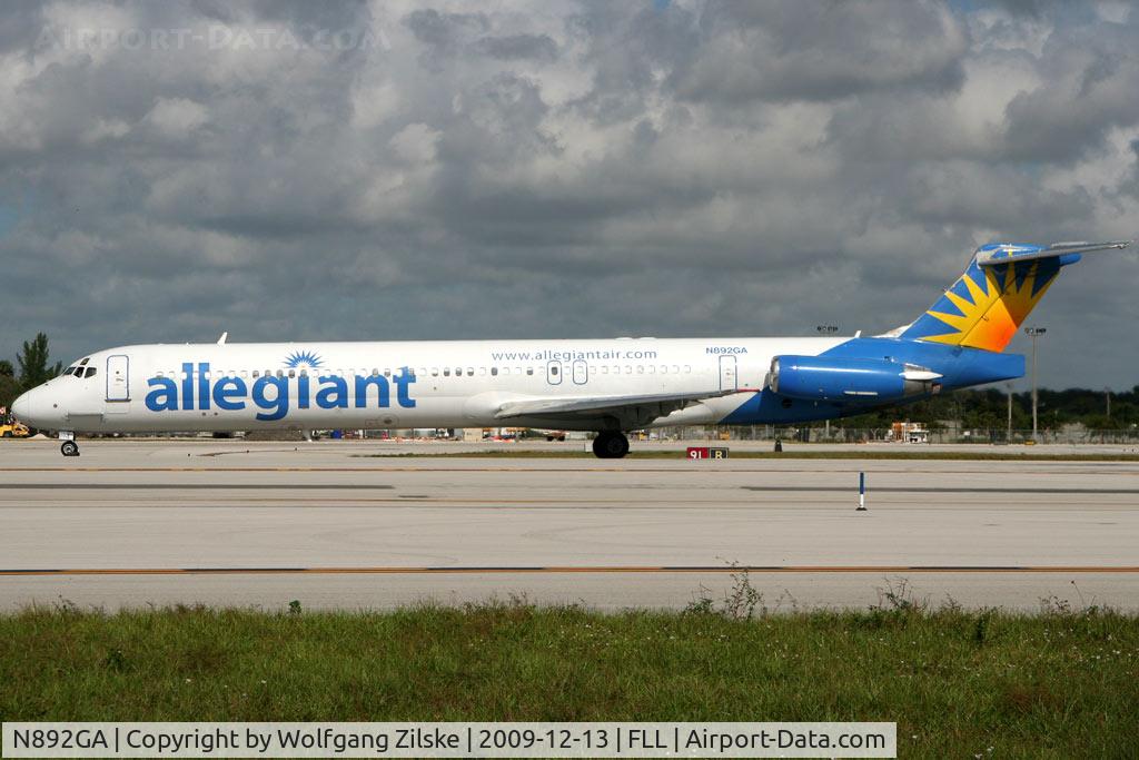 N892GA, 1989 McDonnell Douglas MD-83 (DC-9-83) C/N 49826, visitor
