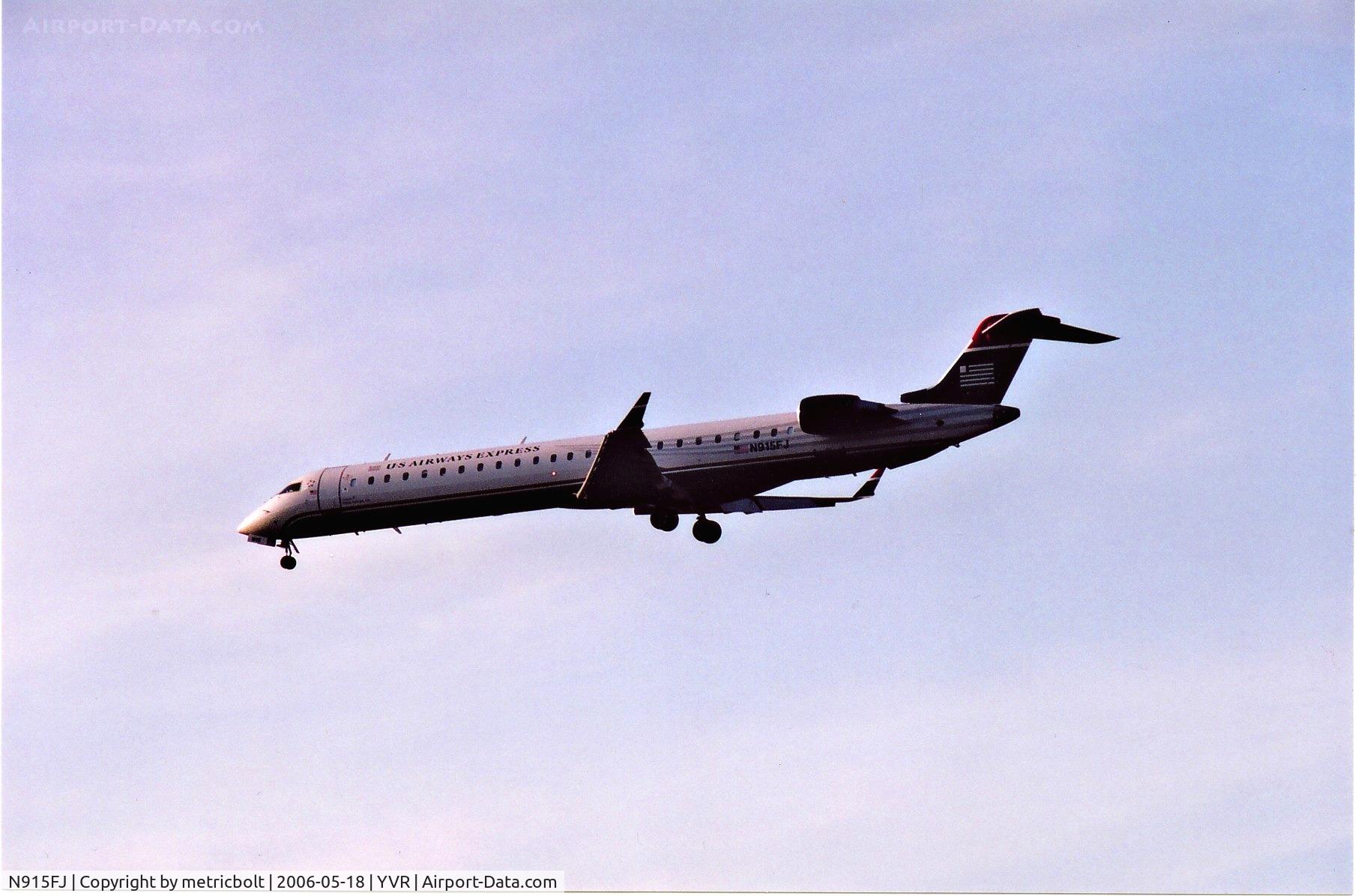 N915FJ, 2004 Bombardier CRJ900 (CL-600-2D24) C/N 15015, Landing at YVR