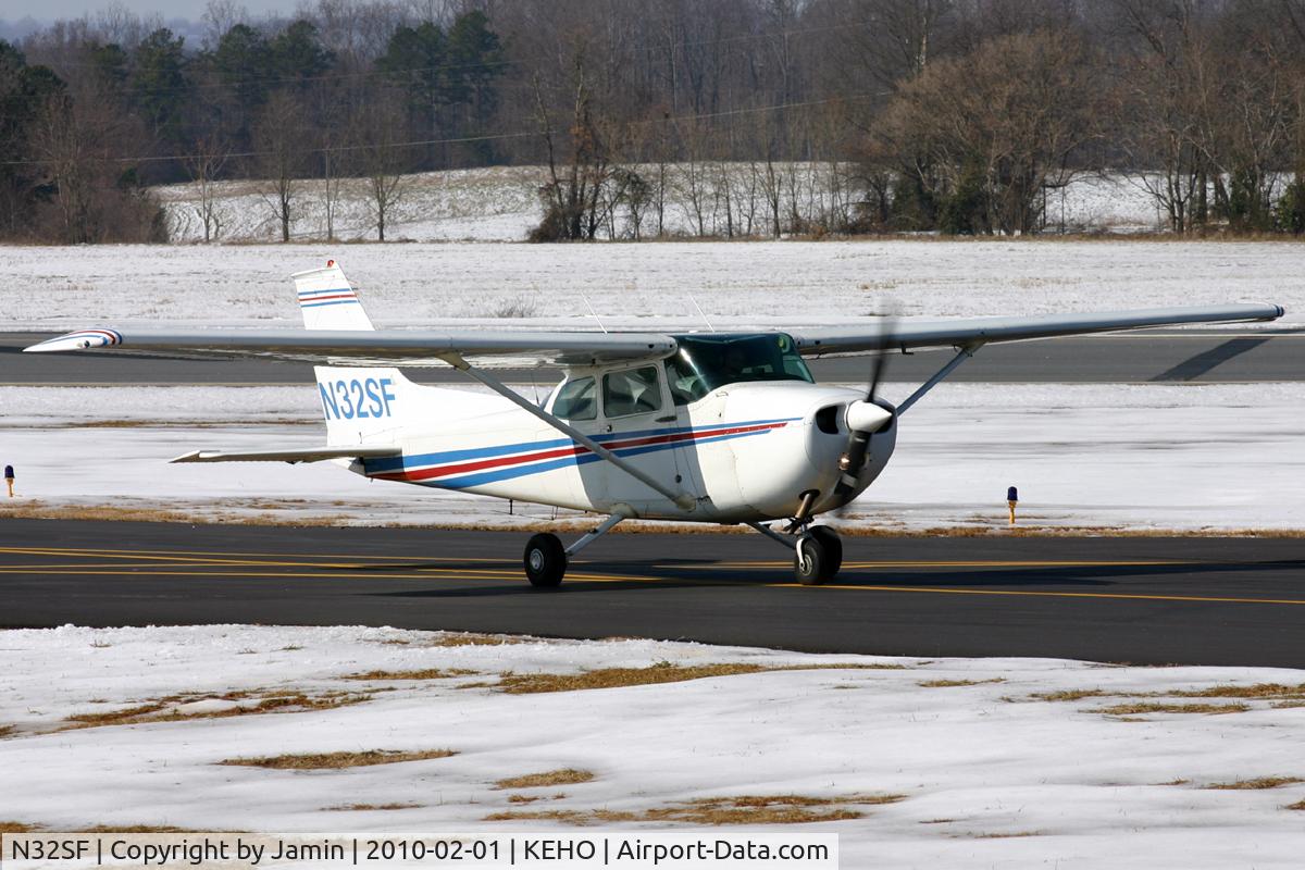 N32SF, 1975 Cessna 172M C/N 17264958, Taxiing up the hill to the ramp on a snowy February afternoon.