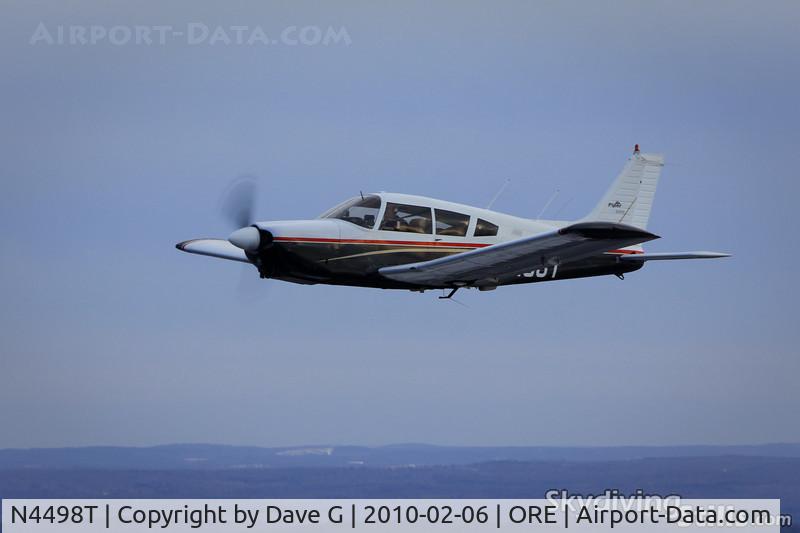 N4498T, 1972 Piper PA-28R-200 C/N 28R-7235045, Taken in a 6-plane formation over Orange, MA