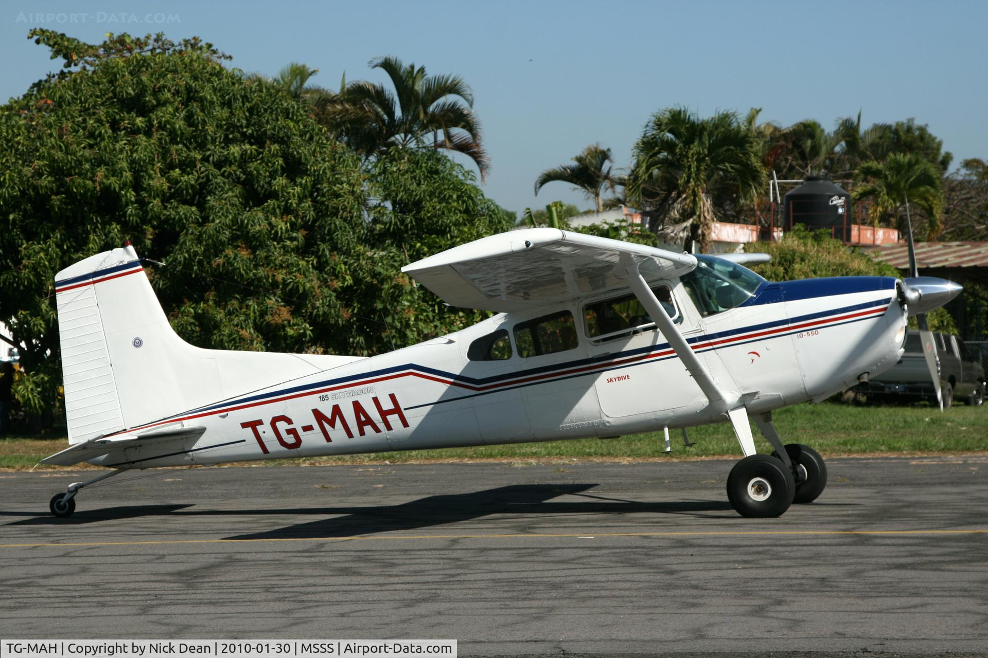 TG-MAH, Cessna 180J Skywagon C/N 18052596, MSSS