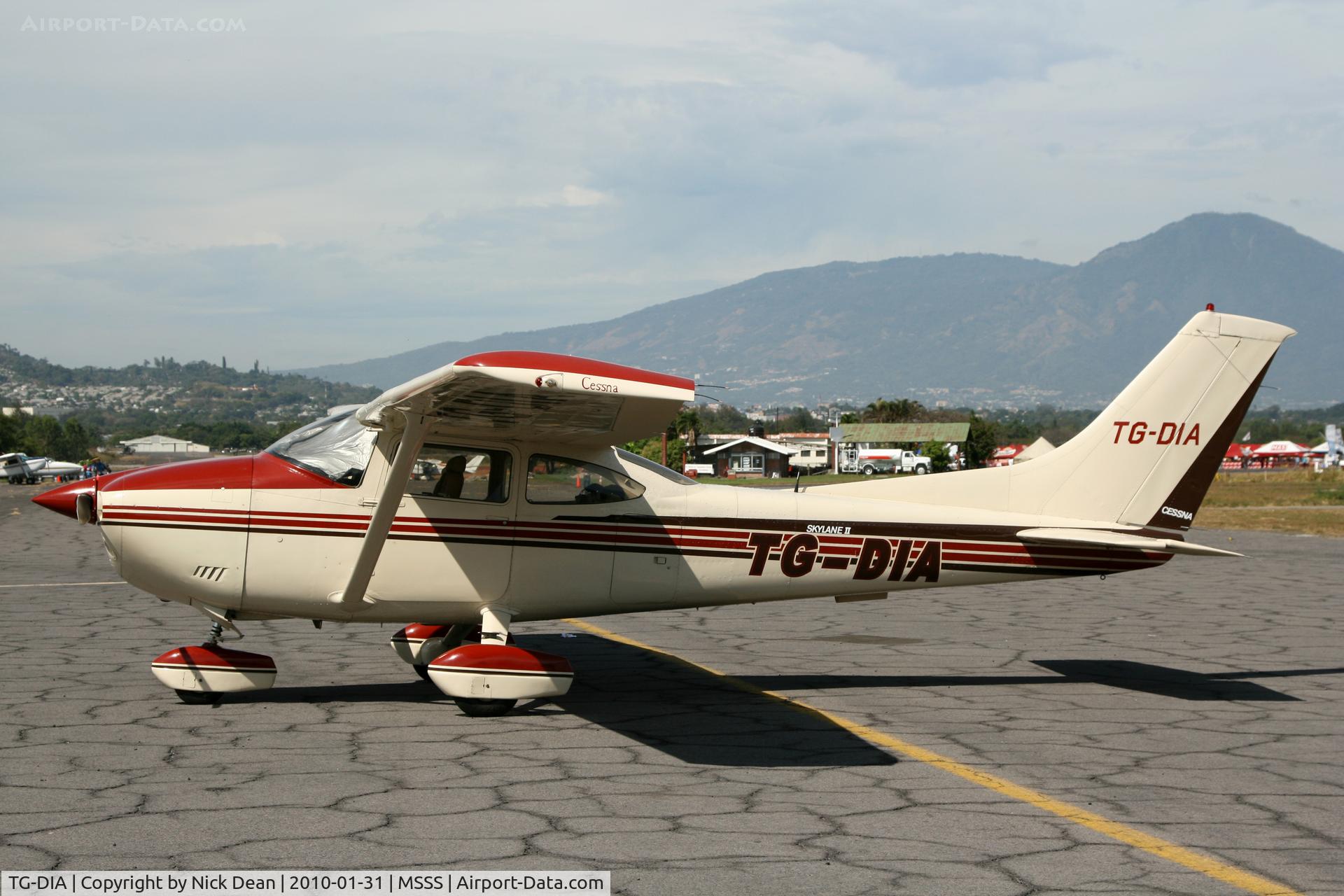 TG-DIA, Cessna 182Q Skylane Skylane C/N 18267022, MSSS