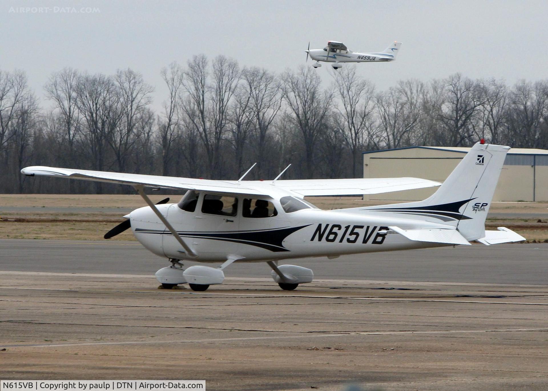 N615VB, 2004 Cessna 172S C/N 172S9615, At Downtown Shreveport.