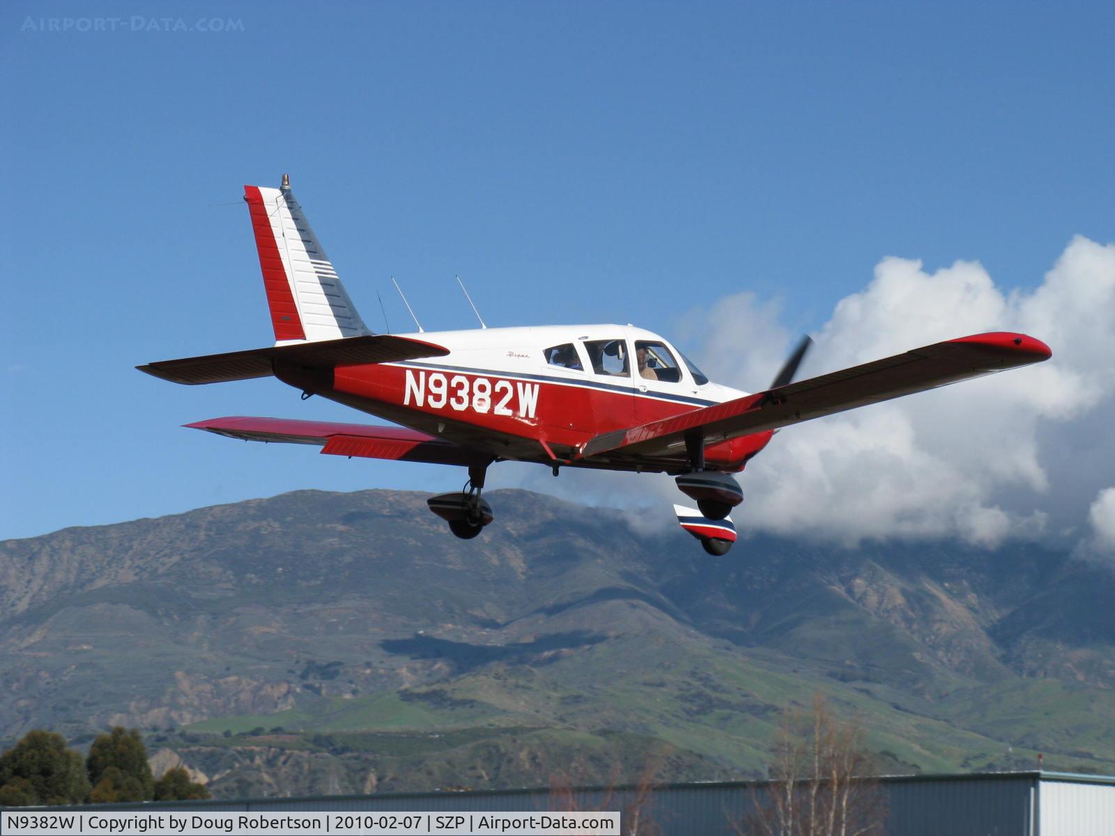 N9382W, 1968 Piper PA-28-235 C/N 28-11075, 1968 Piper PA-28-235 CHEROKEE, Lycoming O-540-B4B5 235 Hp, on final Rwy 04