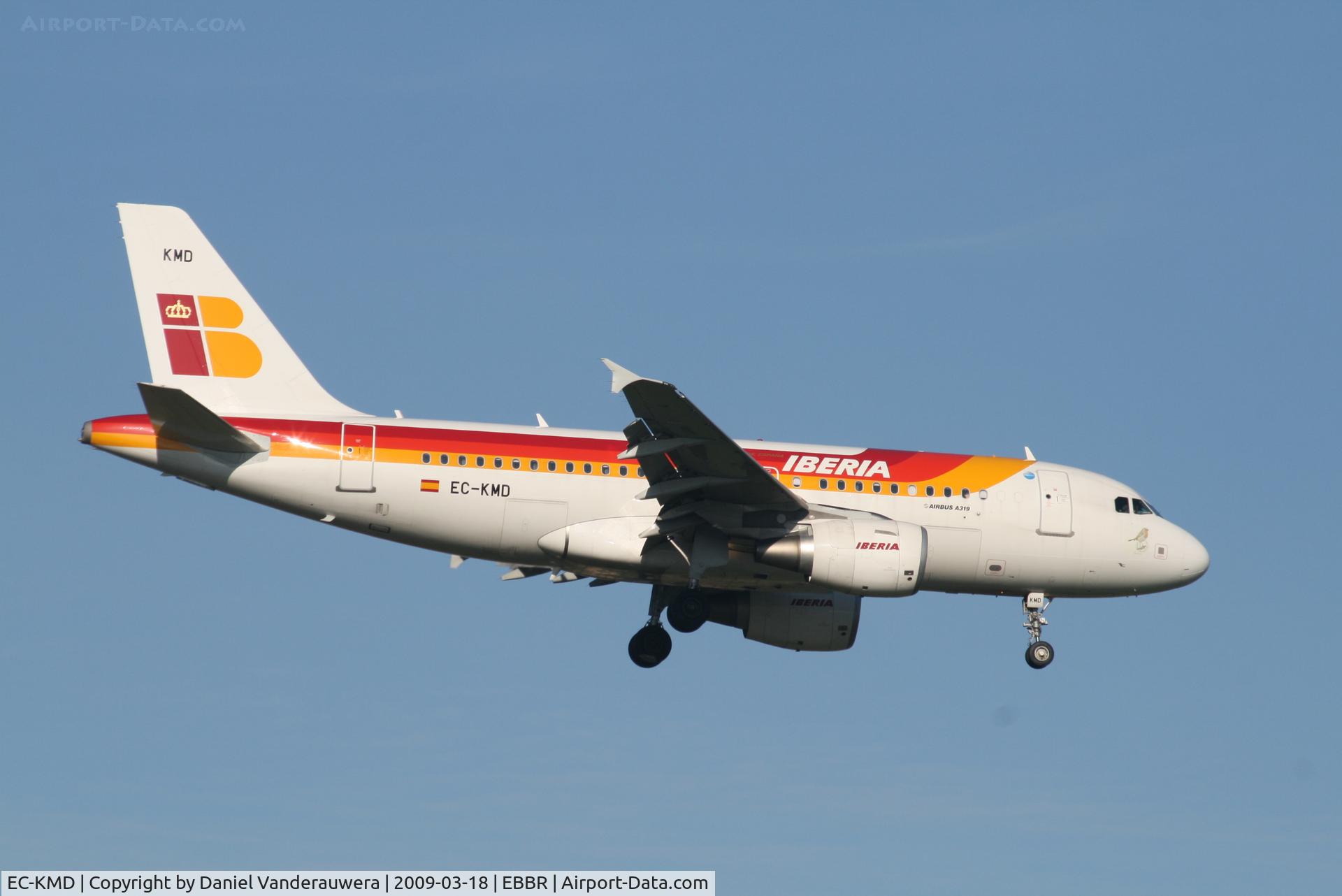 EC-KMD, 2008 Airbus A319-111 C/N 3380, Arrival of flight IB3216 to RWY 02