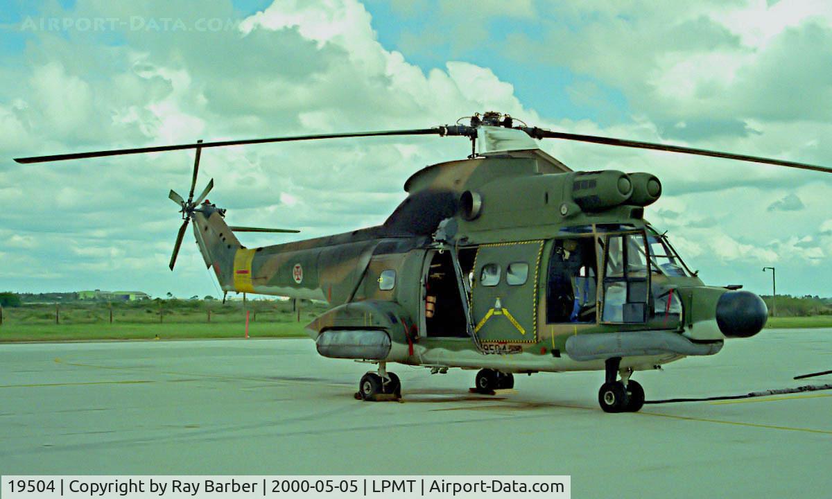 19504, Aerospatiale SA-330C Puma C/N 1009, Aerospatiale SA.330 S1 Puma [1009] Montijo~CS 05/05/2000. Seen at its home base of Montijo.