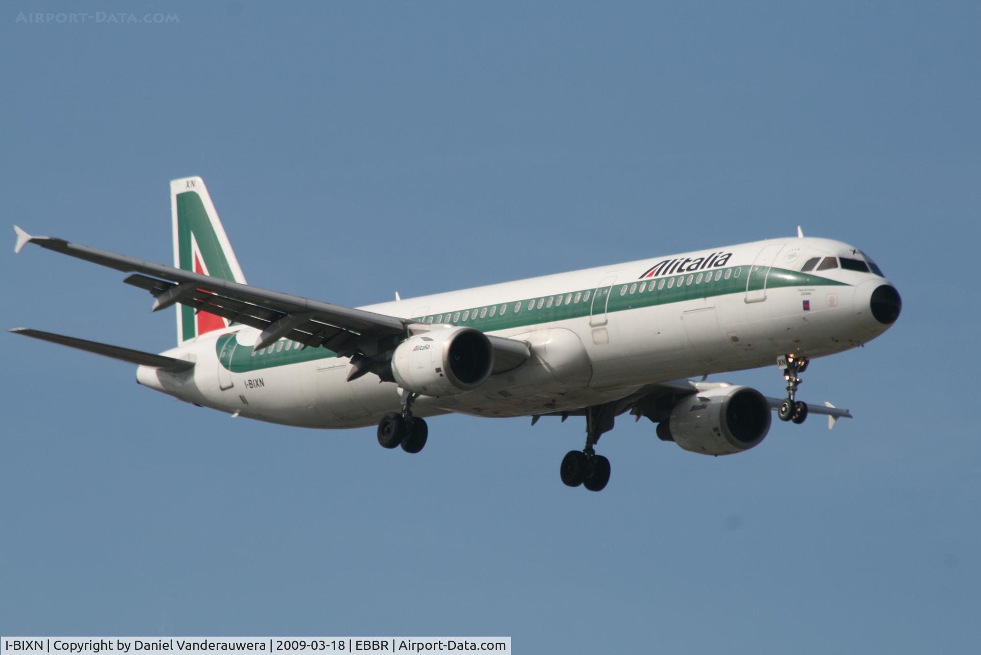 I-BIXN, 1996 Airbus A321-112 C/N 576, Arrival of flight AZ156 to RWY 02