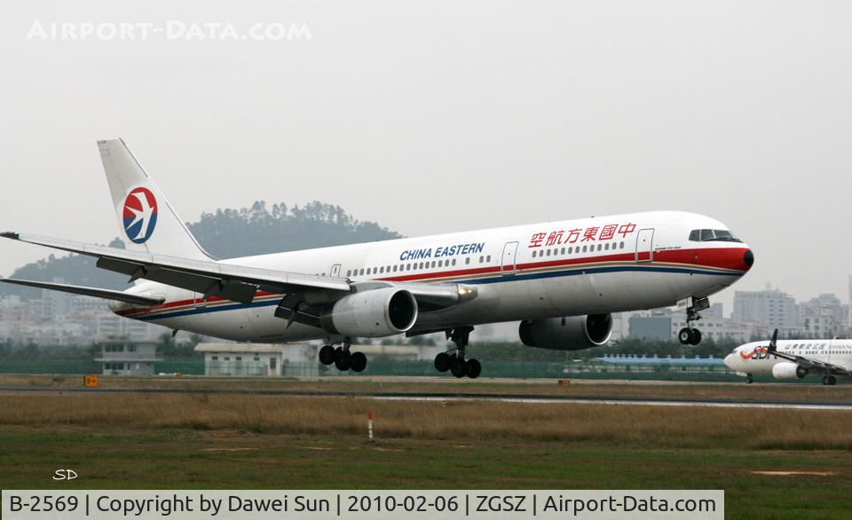 B-2569, 1996 Boeing 767-3W0/ER C/N 28149, China Eastern