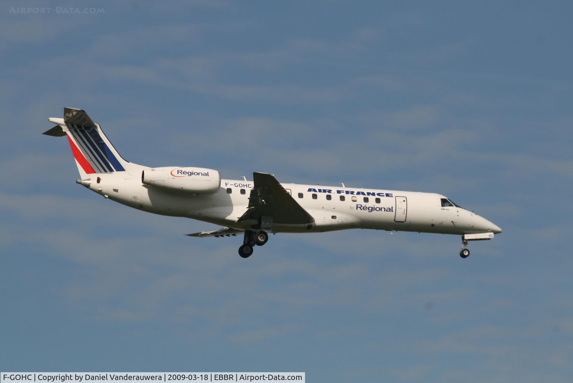 F-GOHC, 2000 Embraer ERJ-135ER (EMB-135ER) C/N 145243, Arrival of flight AF5400 to RWY 02