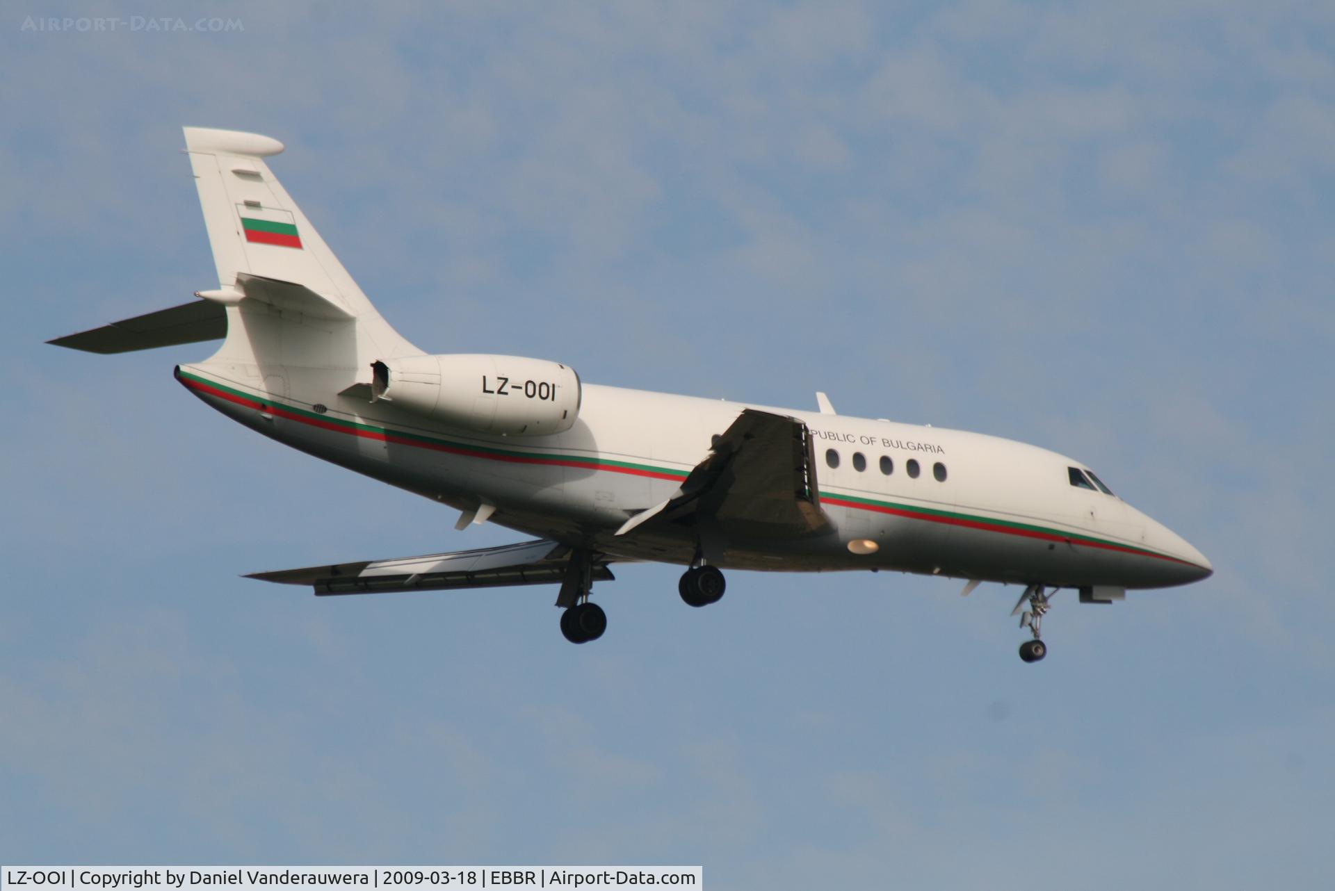LZ-OOI, 2000 Dassault Falcon 2000 C/N 123, Descending to RWY 02