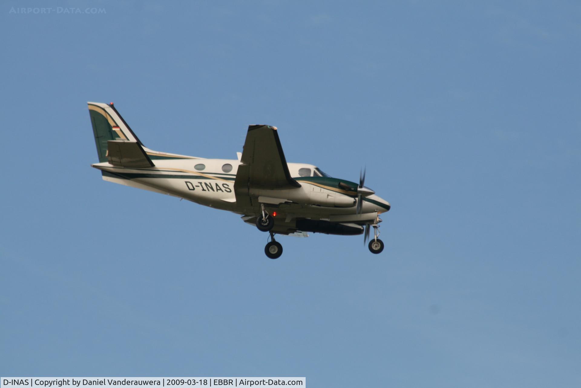 D-INAS, Beech C90A King Air King Air C/N LJ-1551, Descending to RWY 02