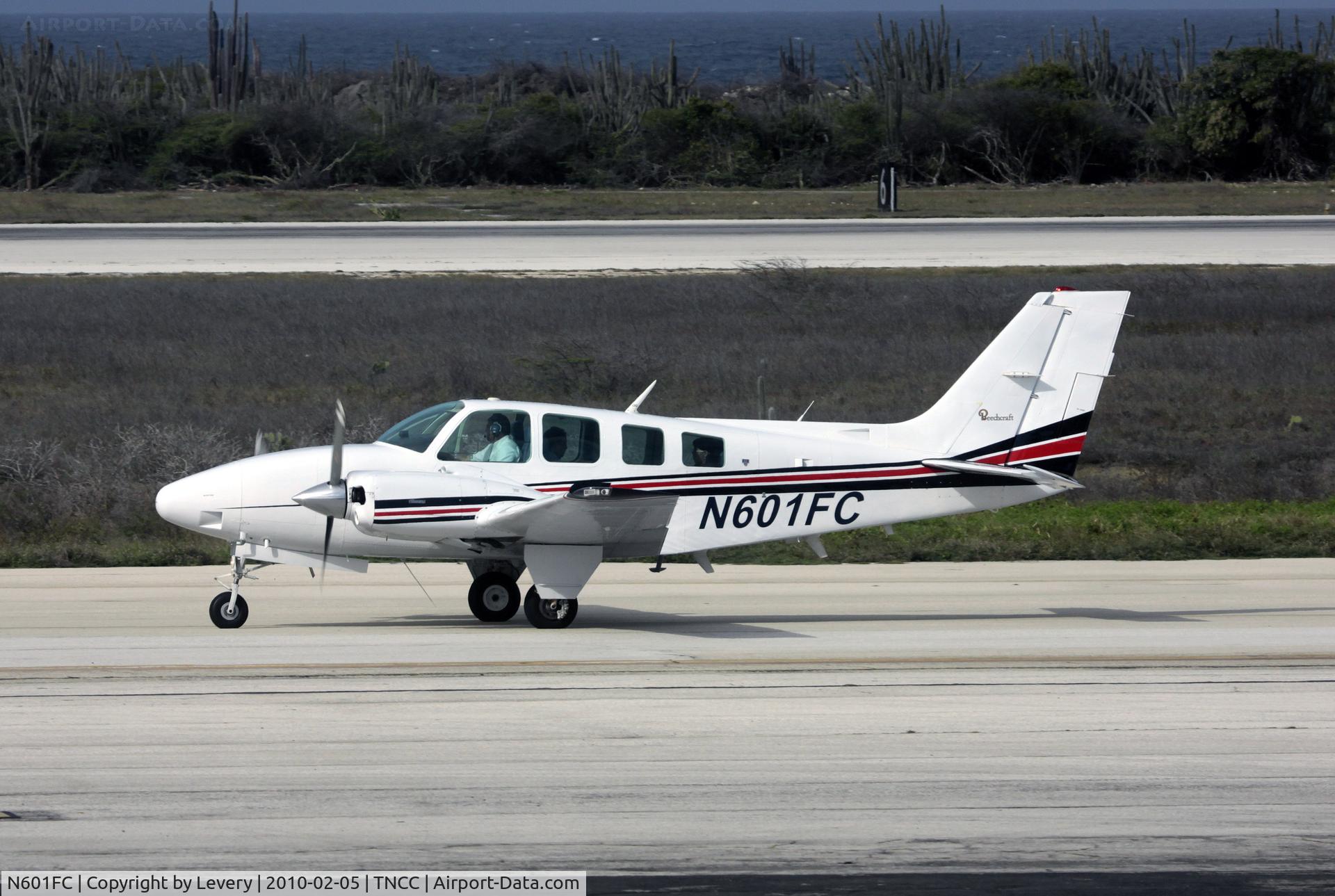 N601FC, 1980 Beech 58 Baron C/N TH-1181, Taxing to RWY11