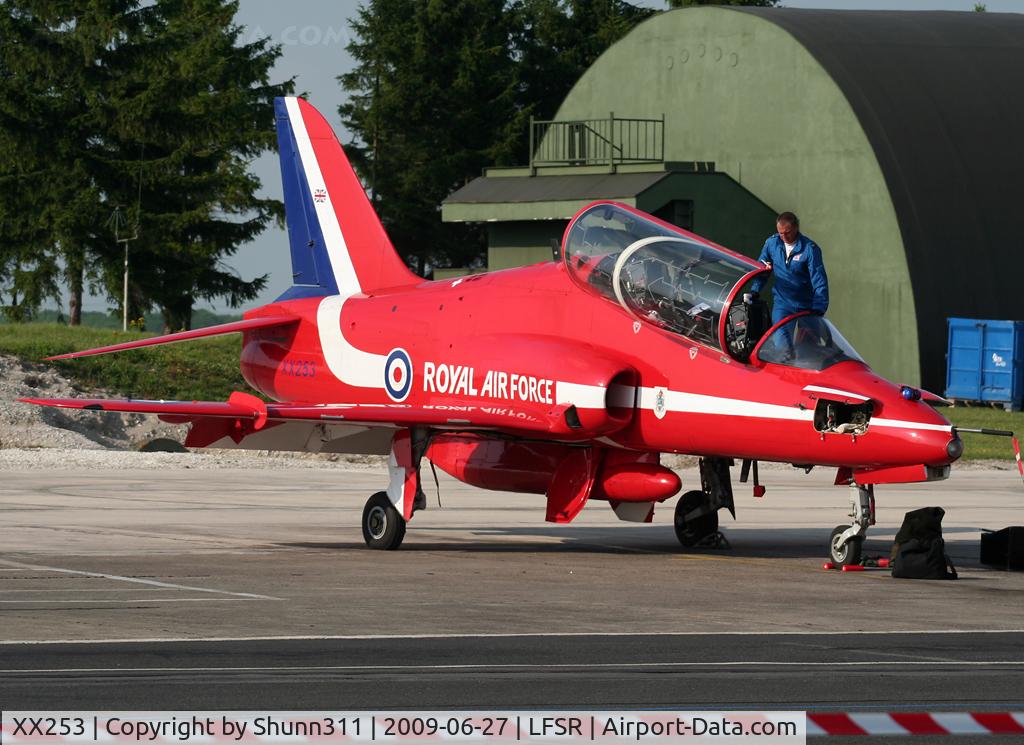XX253, 1978 Hawker Siddeley Hawk T.1A C/N 089/312089, Parked after arrival...