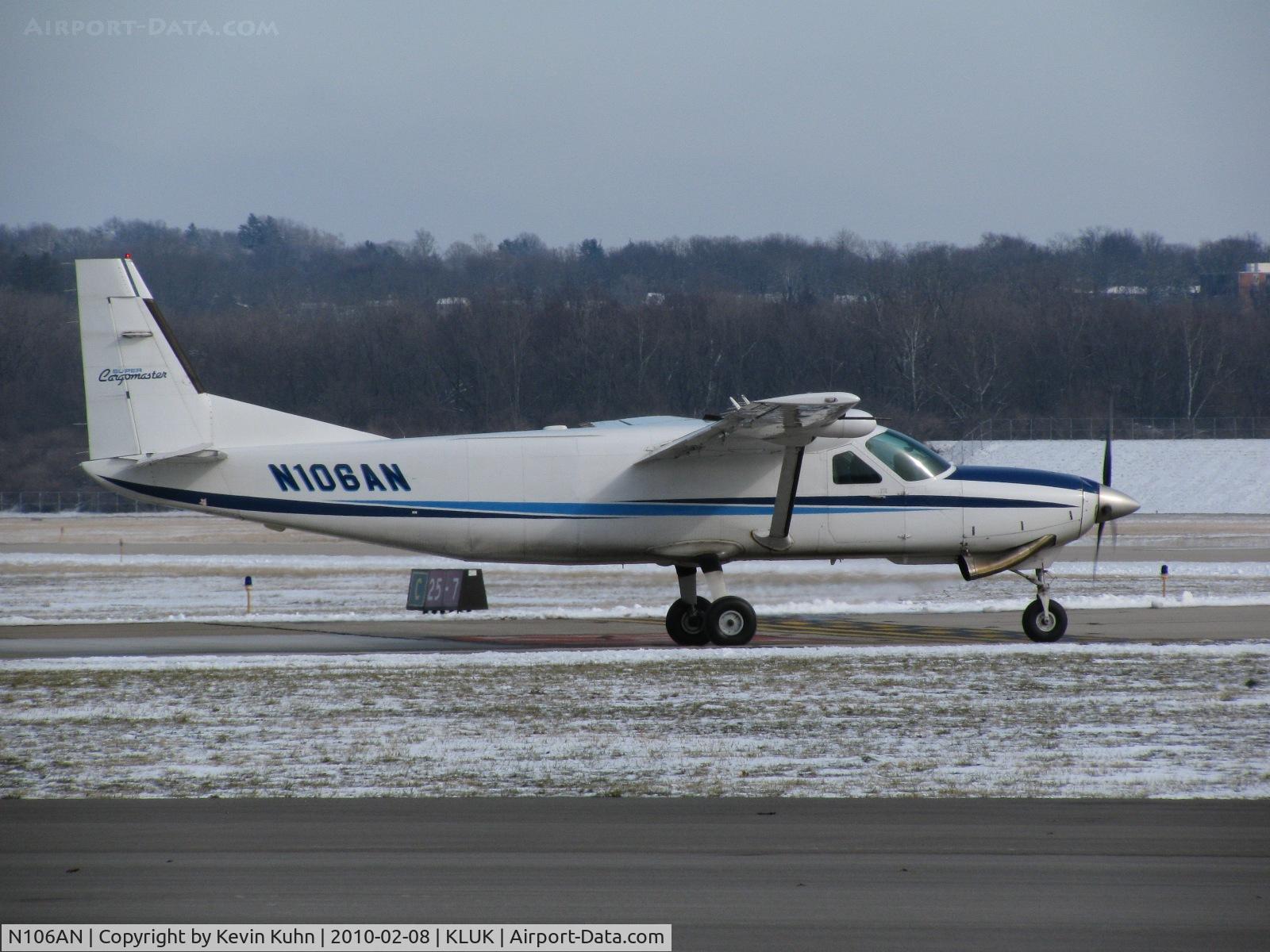 N106AN, 2002 Cessna 208B Super Cargomaster C/N 208B0917, Star Check 111 arriving from Rickenbacker. Hard to catch USC flights during the day.