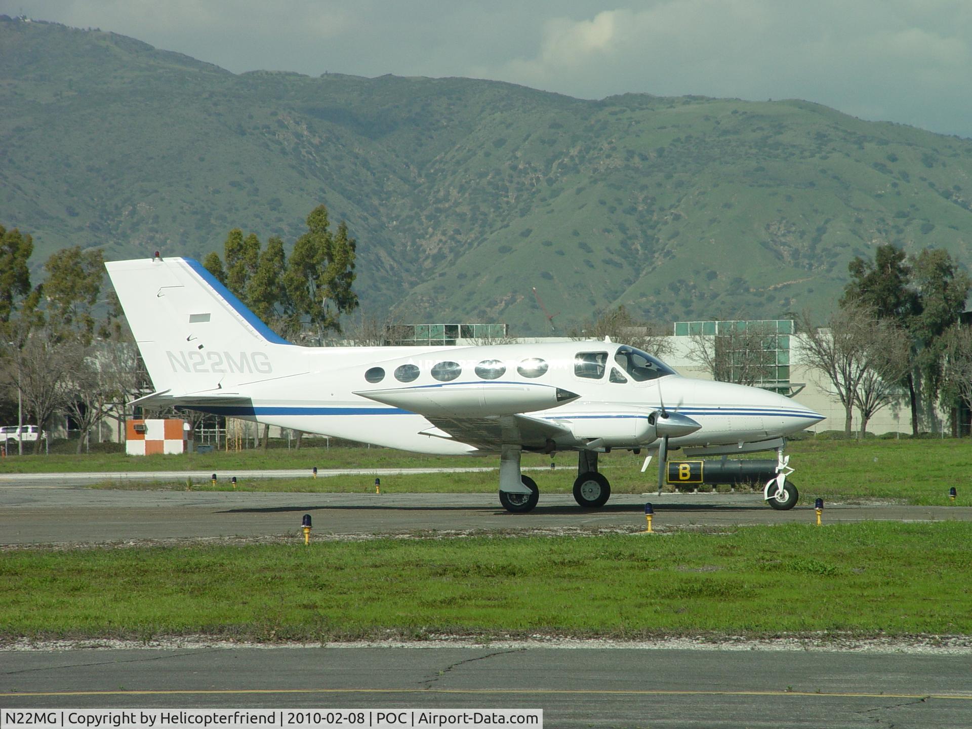 N22MG, 1974 Cessna 414 Chancellor C/N 414-0533, Taxiing eastbound