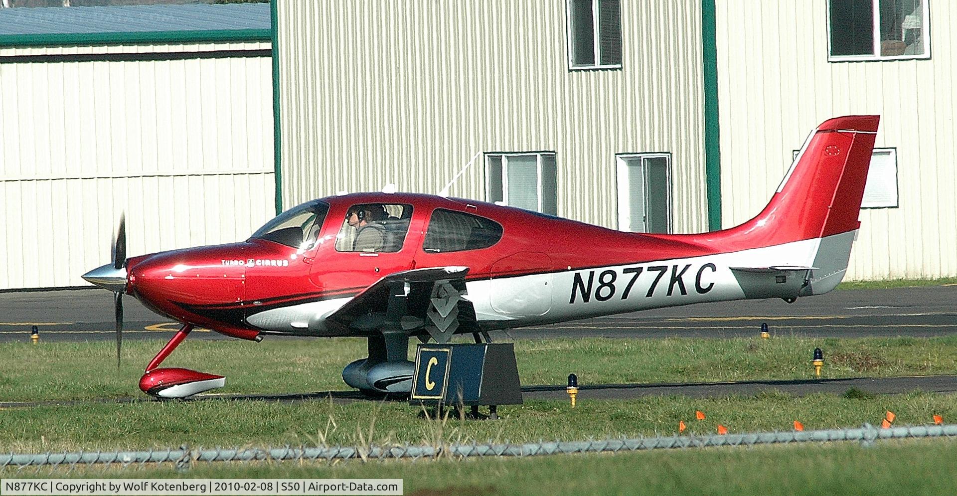 N877KC, Cirrus SR22 C/N 3432, taxying