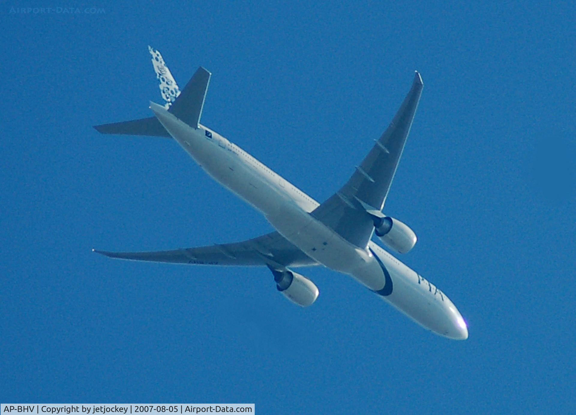AP-BHV, 2006 Boeing 777-340/ER C/N 33778, Passing over the house