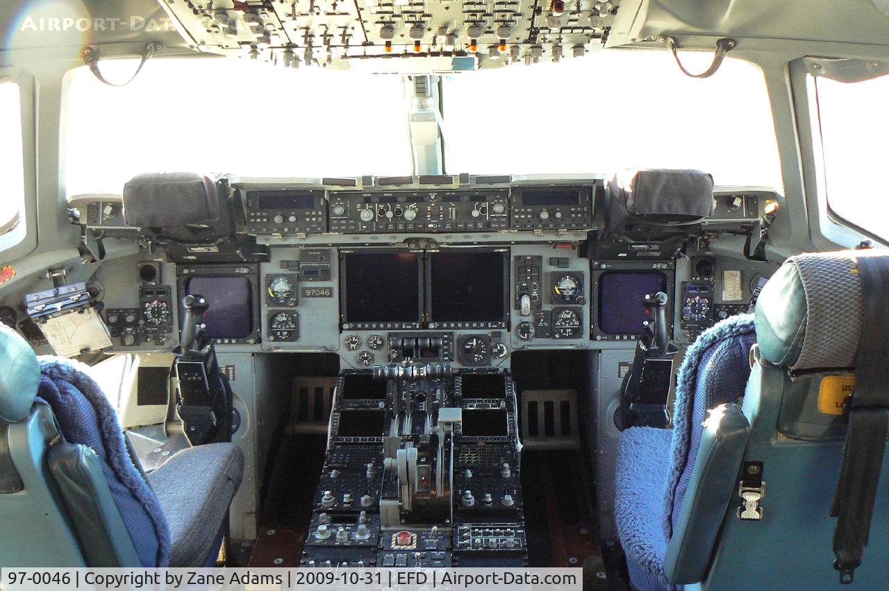 97-0046, 1997 Boeing C-17A Globemaster III C/N P-46, USAF C-17 flightdeck at the 2009 Wings Over Houston Airshow