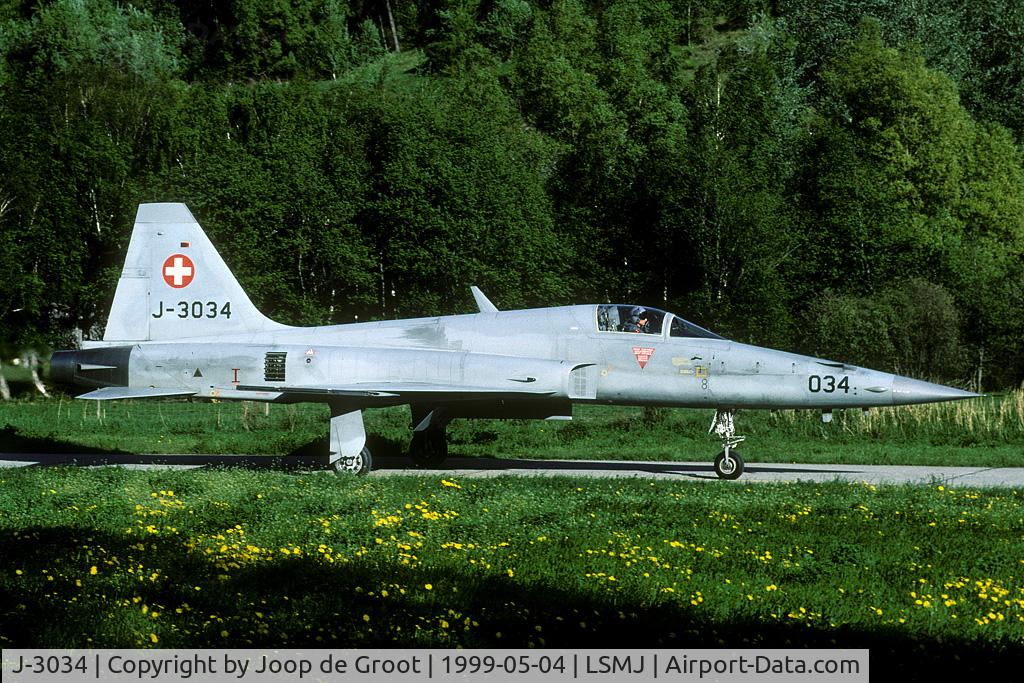 J-3034, Northrop F-5E Tiger II C/N L.1034, The entire day it was cloudy. When we had arrived back in the hotel the sun appeared and the military started for an evening mission. Our trip back to the base proved a right decision.