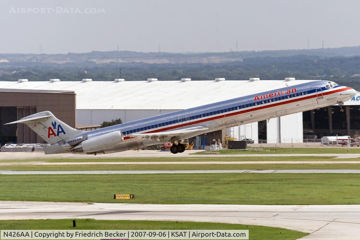 N426AA, 1986 McDonnell Douglas MD-82 (DC-9-82) C/N 49338, departing KSAT