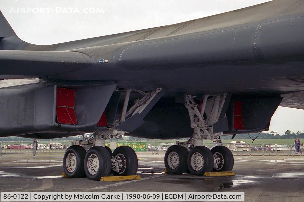 86-0122, 1986 Rockwell B-1B Lancer C/N 82, Rockwell B-1B Lancer at the Battle of Britain Airshow, A&AEE, Boscombe Down in 1990.