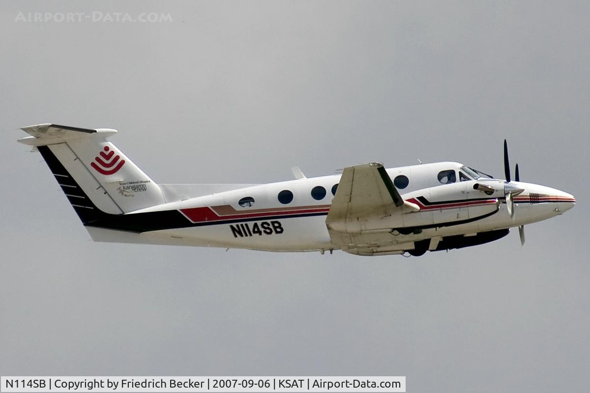N114SB, 1976 Beech 200 King Air C/N BB-161, departing KSAT
