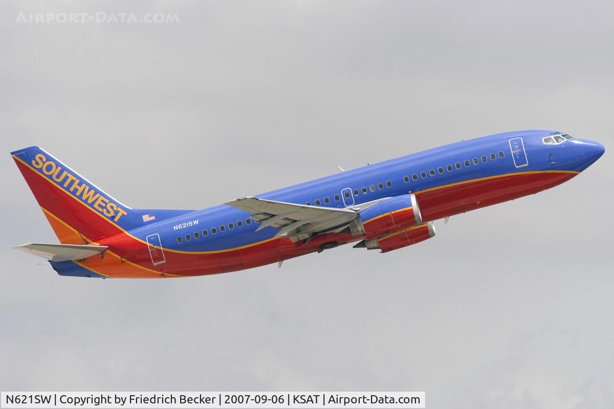 N621SW, 1996 Boeing 737-3H4 C/N 28037, departing KSAT