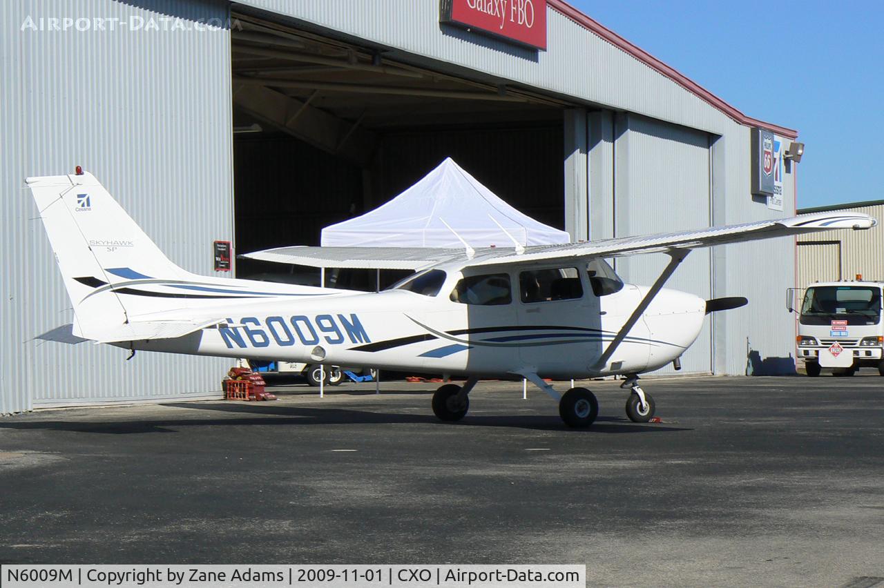 N6009M, 2006 Cessna 172S C/N 172S10134, At the Lone Star Executive Airport - Conroe, Texas
