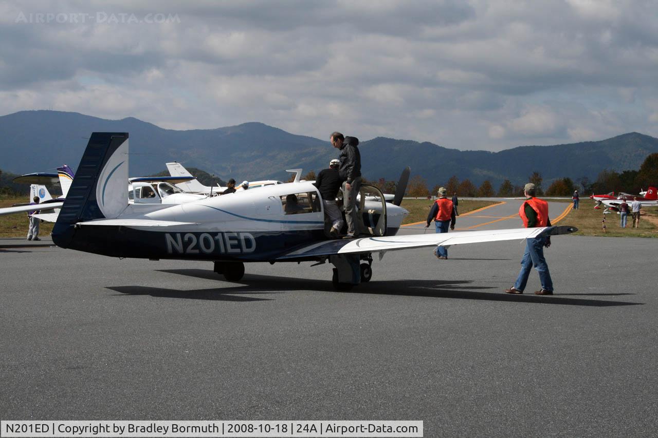 N201ED, 1977 Mooney M20J 201 C/N 24-0097, A great day to take pictures!
