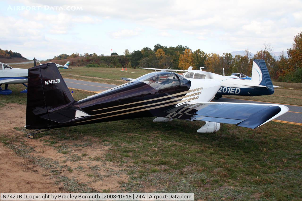 N742JB, 2004 Vans RV-6 C/N 25905, A great day to take pictures!