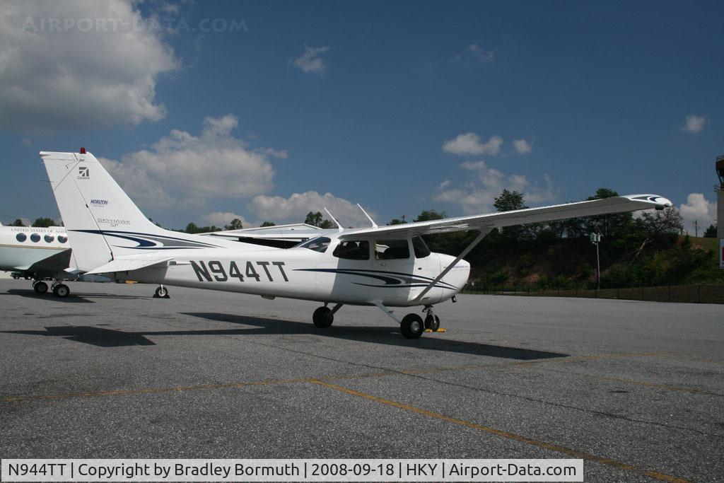 N944TT, 2005 Cessna 172S C/N 172S9911, A great day to take pictures!