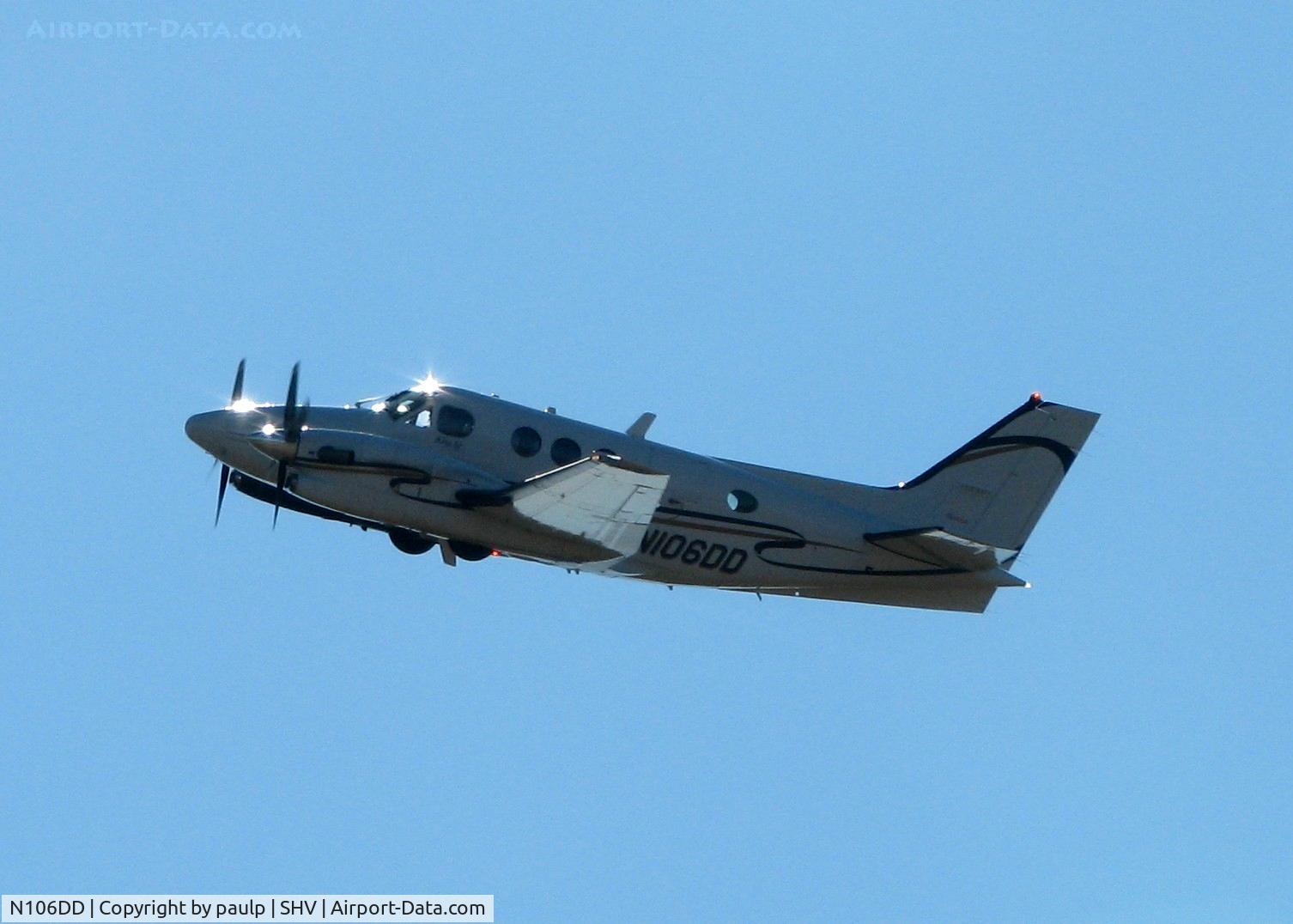 N106DD, 2005 Raytheon Aircraft Company C90A C/N LJ-1738, Off of runway 05 at Shreveport Regional.