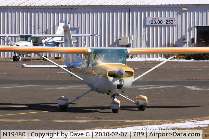 N19480, 1973 Cessna 150L C/N 15074442, Running up at Ellington, CT