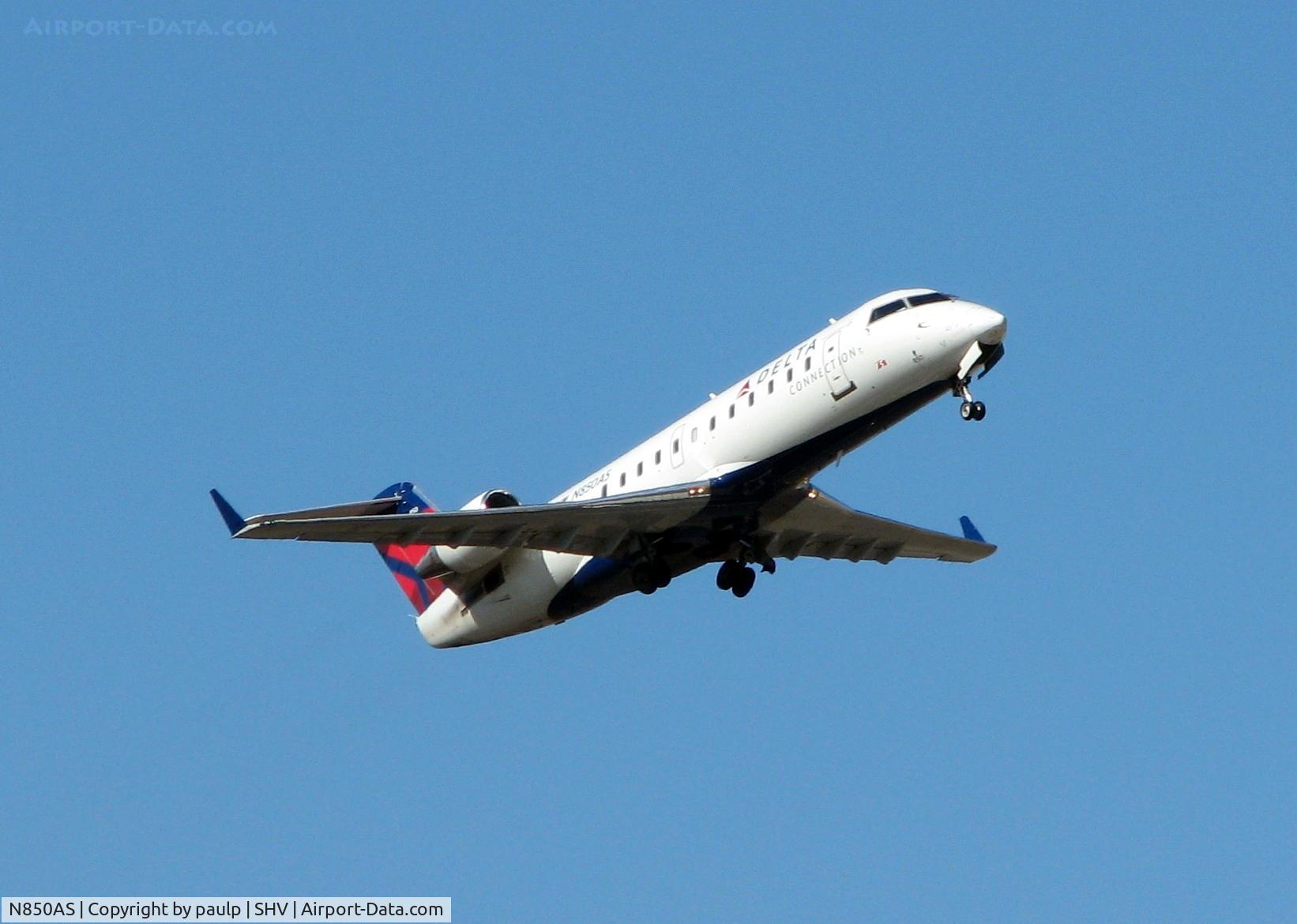 N850AS, 1999 Bombardier CRJ-200ER (CL-600-2B19) C/N 7355, Off of runway 05 at Shreveport Regional.