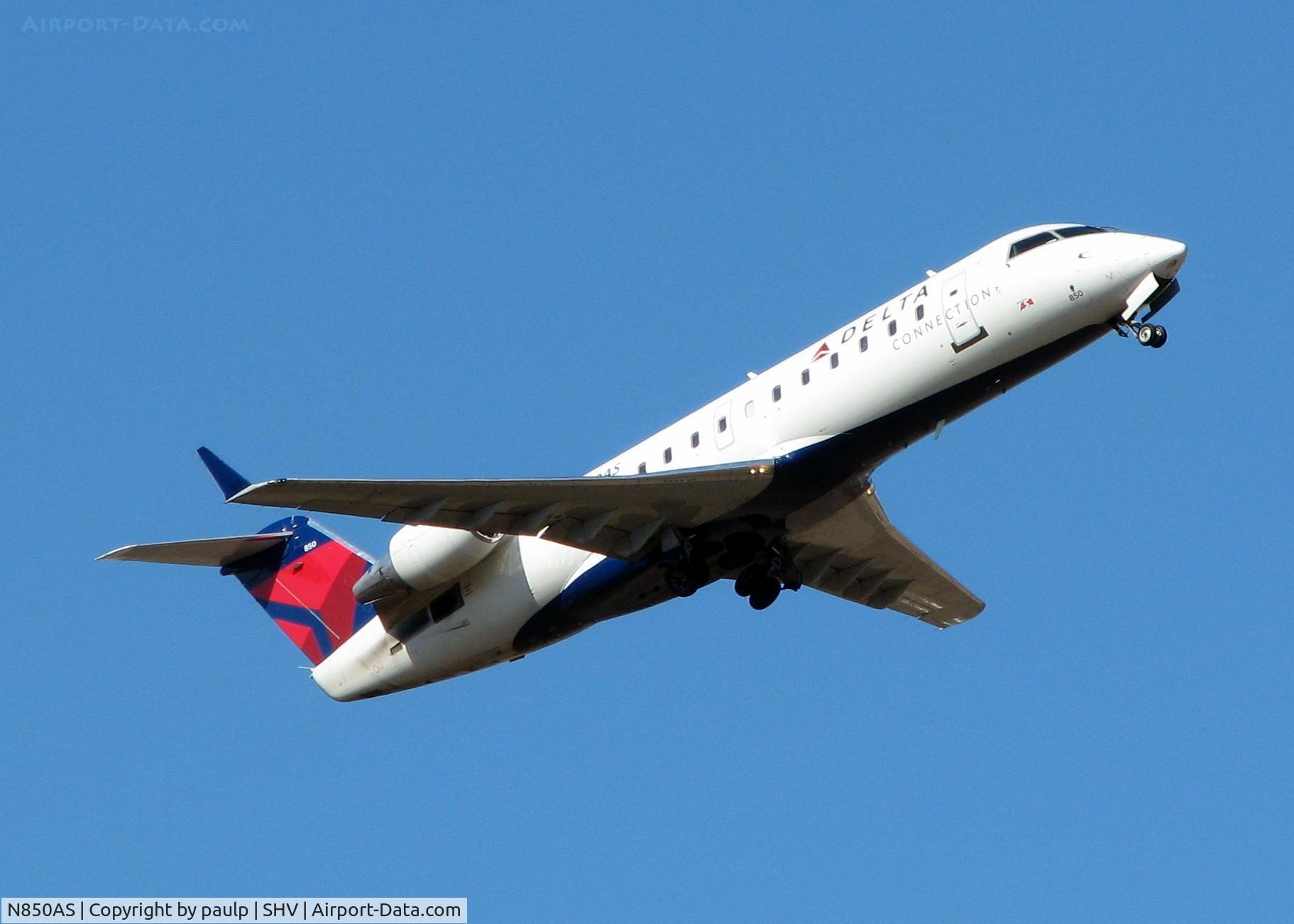 N850AS, 1999 Bombardier CRJ-200ER (CL-600-2B19) C/N 7355, Off of runway 05 at Shreveport Regional.