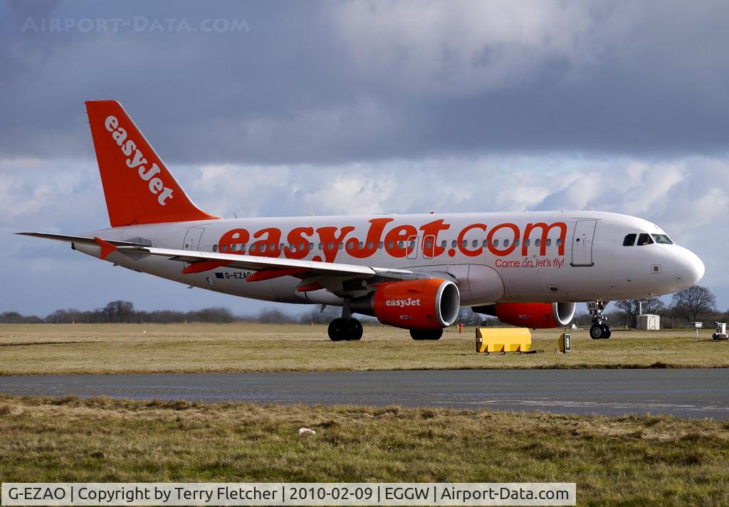 G-EZAO, 2006 Airbus A319-111 C/N 2769, Easyjet A319 taxies out at Luton