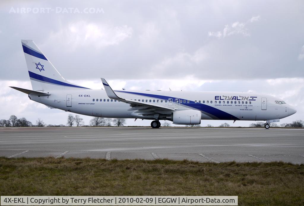 4X-EKL, 2009 Boeing 737-85P C/N 35478, El Al B737 taxies out at Luton