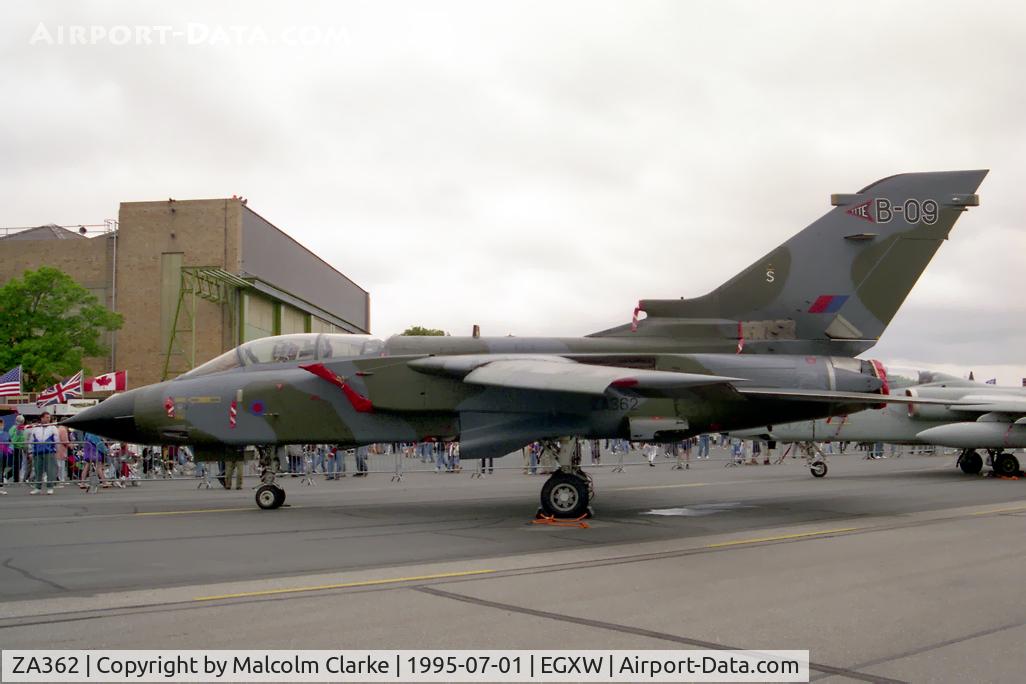 ZA362, 1981 Panavia Tornado GR.1(T) C/N 043/BT012/3023, Panavia Tornado GR1 from RAF TTTE, Cottesmore at RAF Waddington's 1995 Air Show.