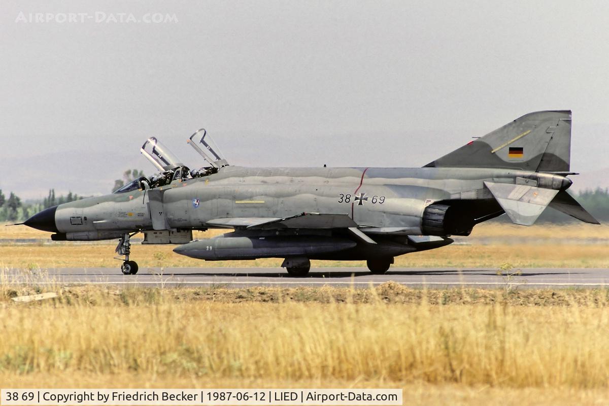 38 69, 1972 McDonnell Douglas F-4F Phantom II C/N 4787, taxying to the active