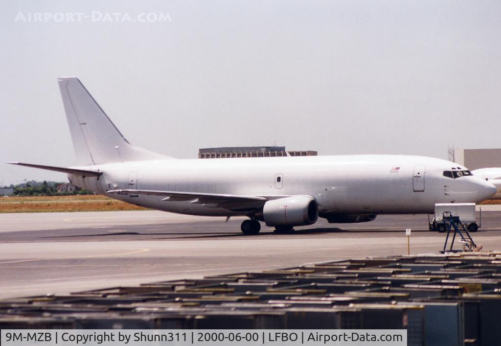 9M-MZB, Boeing 737-3H6/F C/N 27347, Parked at the Cargo apron before it leave the fleet for L'aeropostale... To be F-GIXS