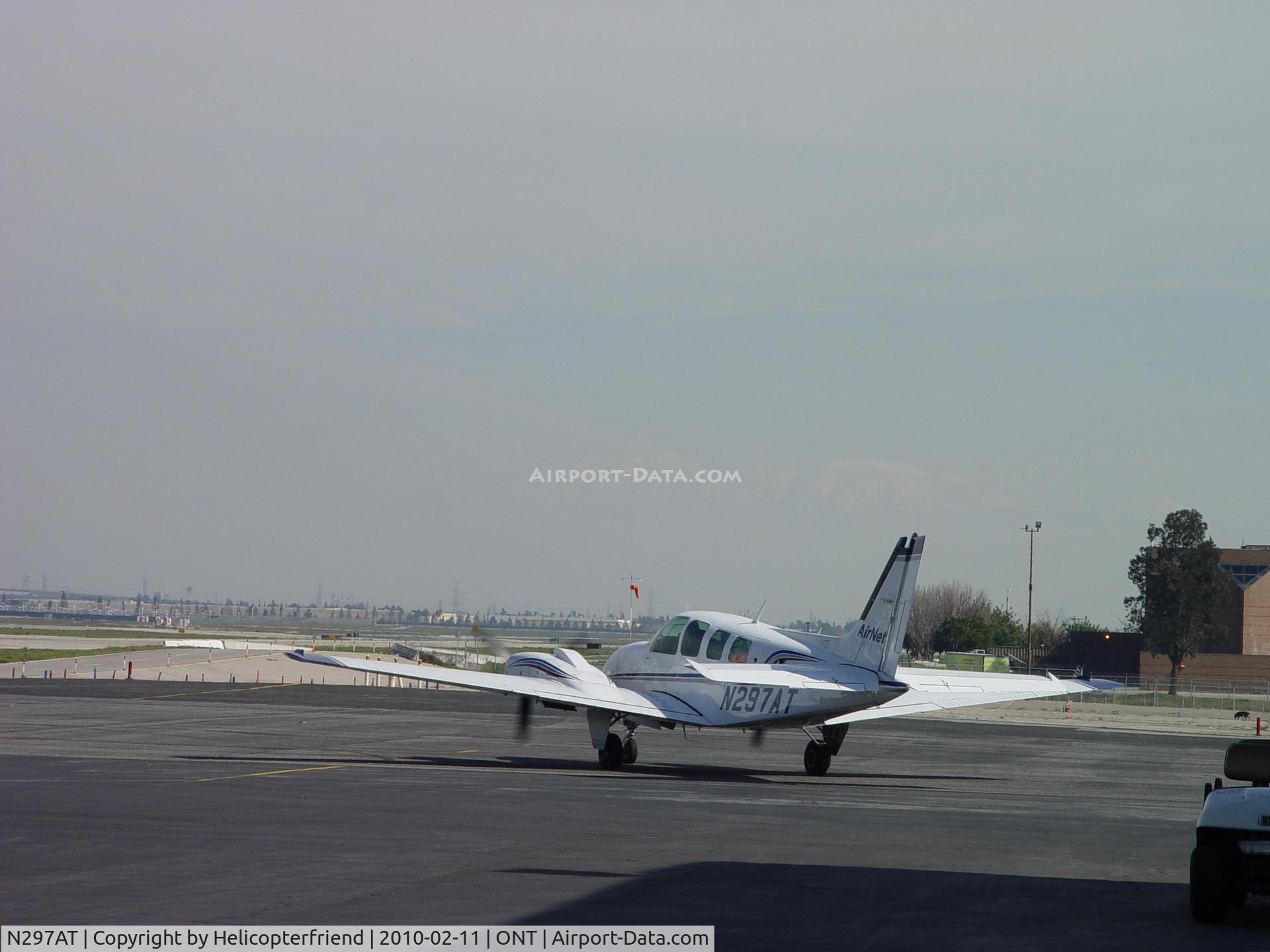 N297AT, 1982 Beech 58 Baron C/N TH1349, Taxiing to runway 26L for take off