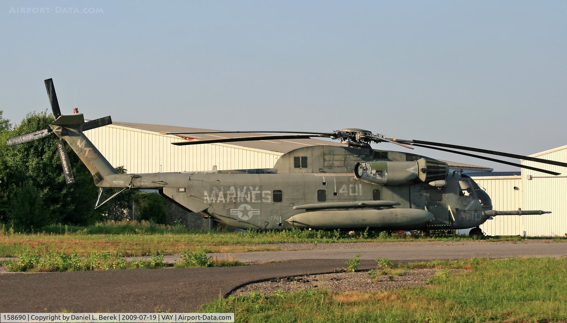 158690, Sikorsky RH-53D Sea Stallion C/N 65-363, This old war veteran, with fading Marines and Navy markings, is on display at the Air Victory Museum.