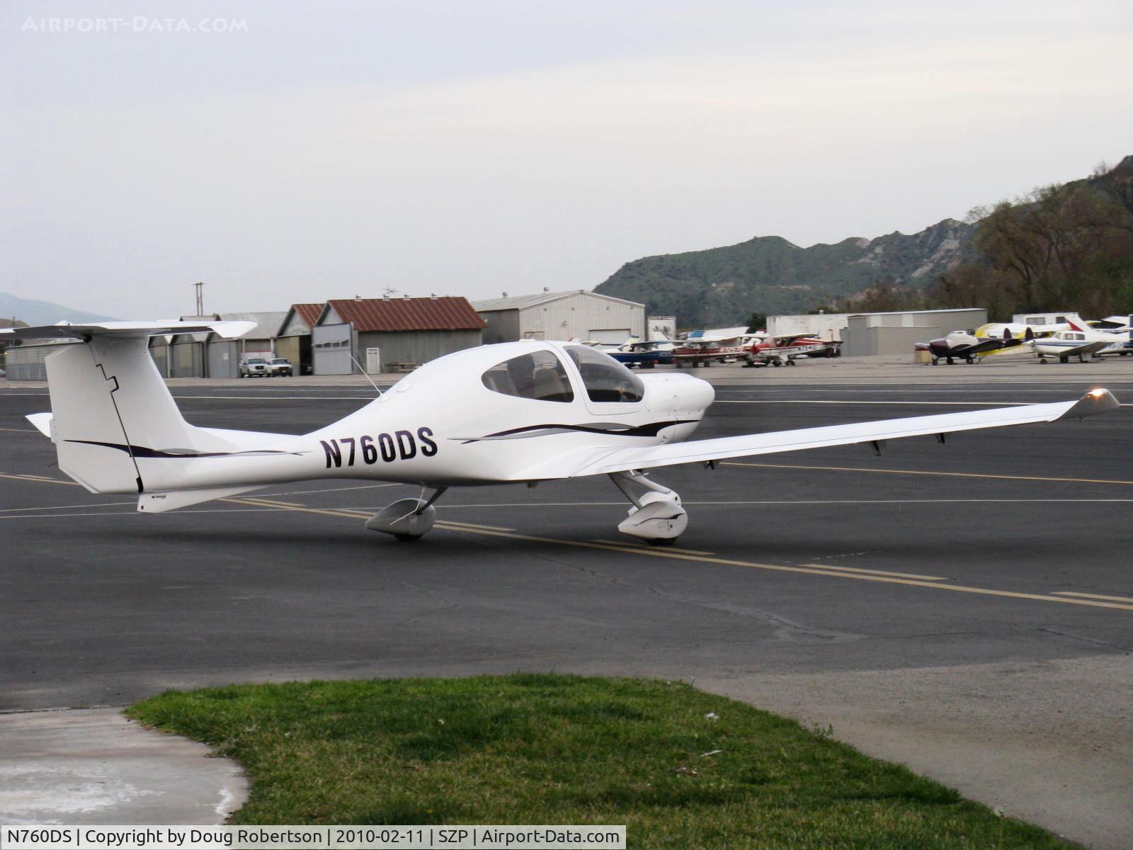 N760DS, 2007 Diamond DA-40 Diamond Star C/N 40.760, 2007 Diamond Aircraft Ind. DA-40 DIAMOND STAR, Lycoming IO-360-MIA+ 180 Hp, Lasar electronic ignition, taxi after refueling