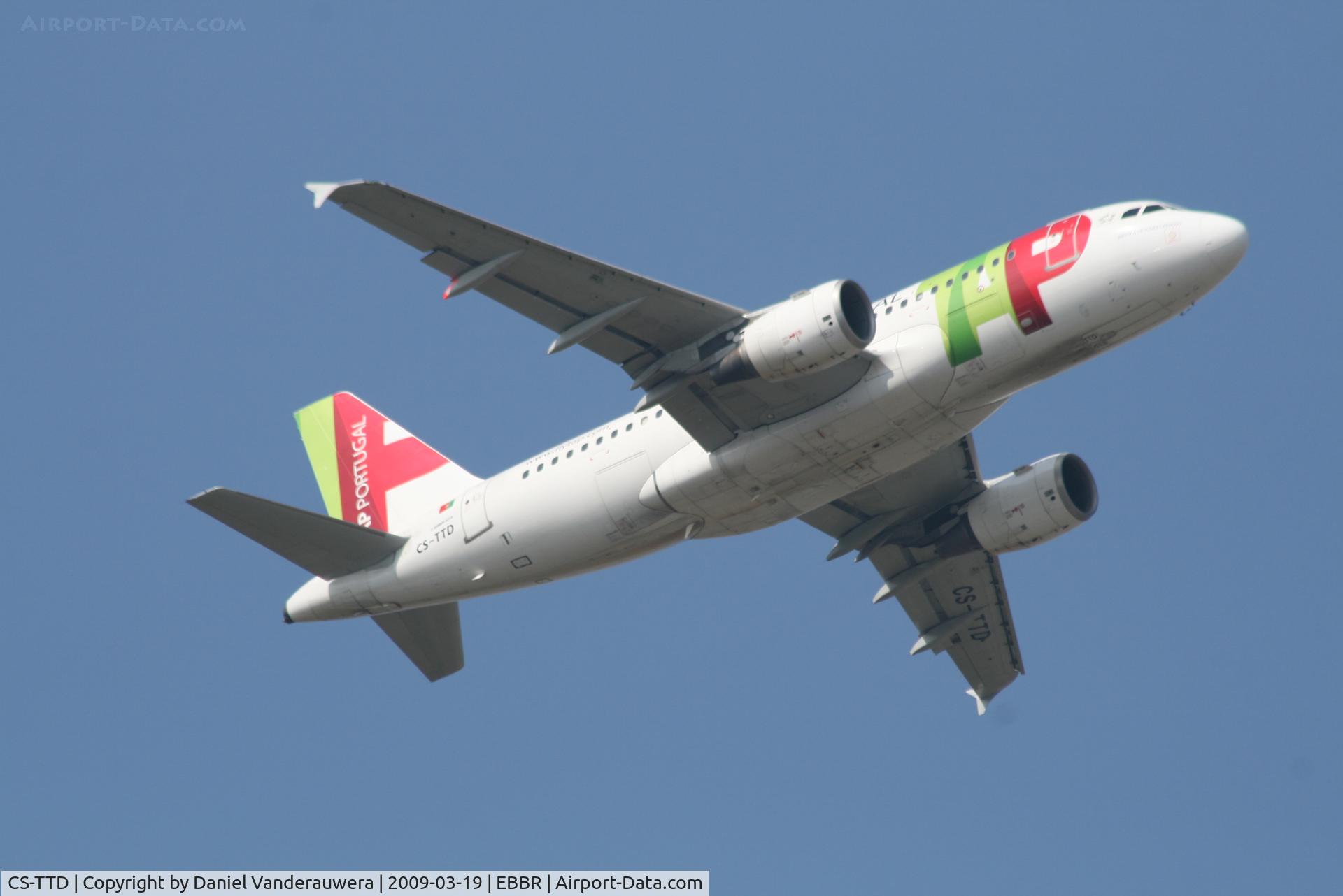 CS-TTD, 1998 Airbus A319-111 C/N 790, Flight TP605 is taking off from RWY 07R