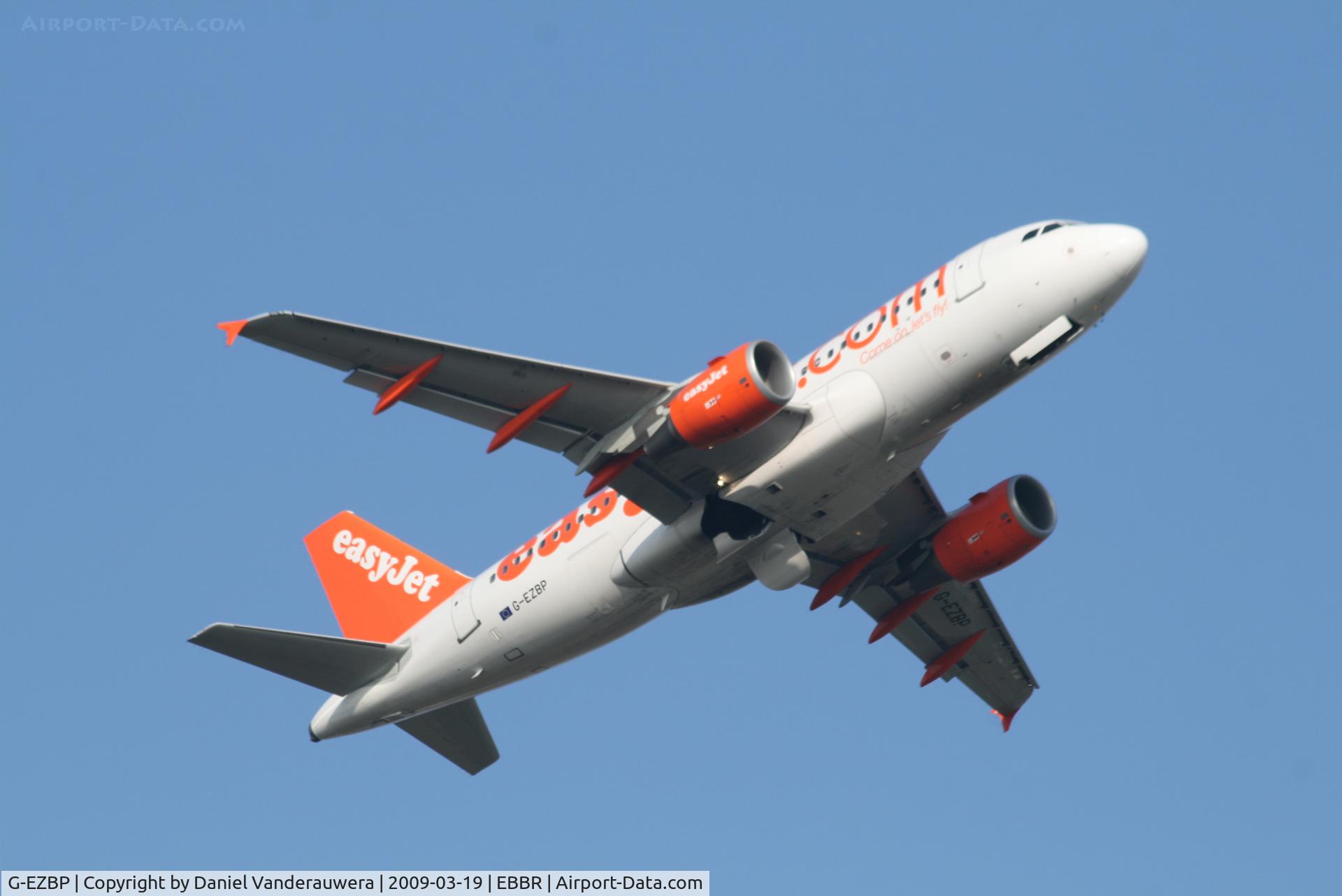 G-EZBP, 2007 Airbus A319-111 C/N 3084, Flight EZY2796 is taking off from RWY 07R