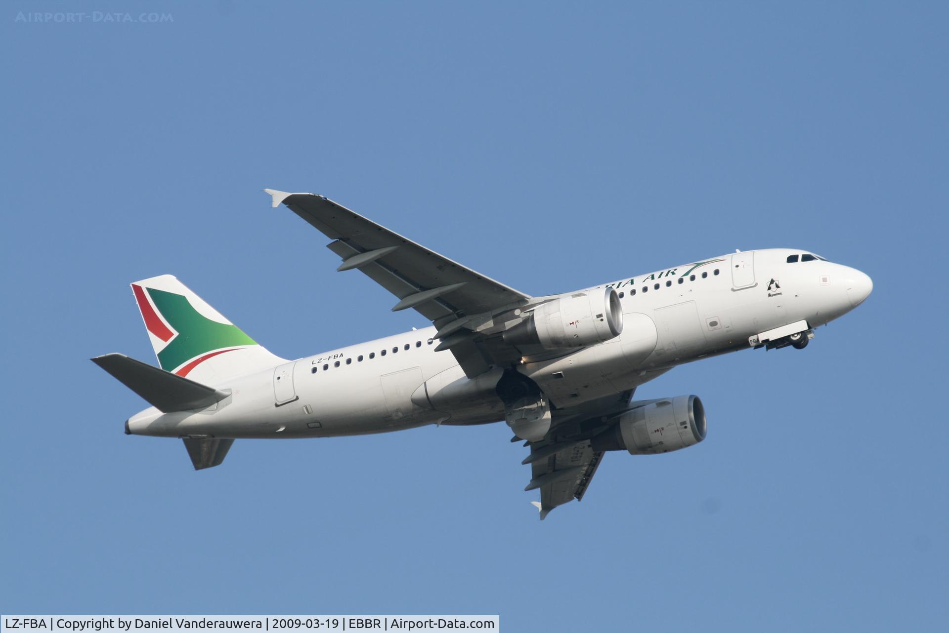 LZ-FBA, 2008 Airbus A319-112 C/N 3564, Flight FB406 is taking off from RWY 07R