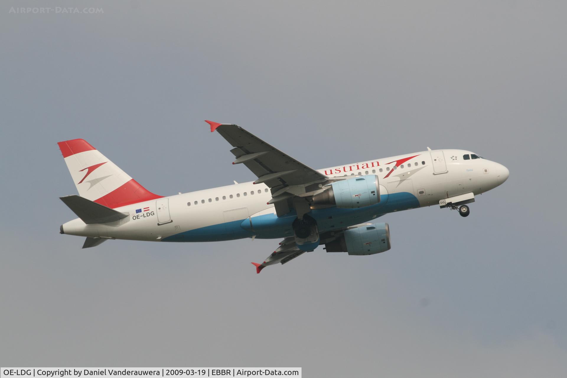 OE-LDG, 2006 Airbus A319-112 C/N 2652, Flight OS352 is taking off from RWY 07R