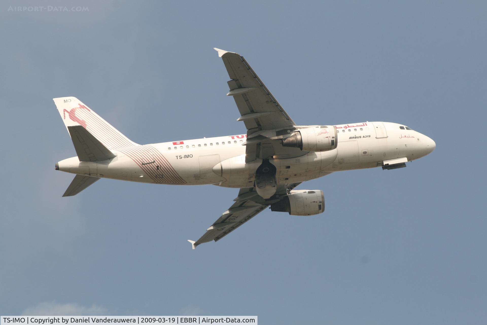 TS-IMO, 2001 Airbus A319-114 C/N 1479, Flight TU789 is taking off from RWY 07R