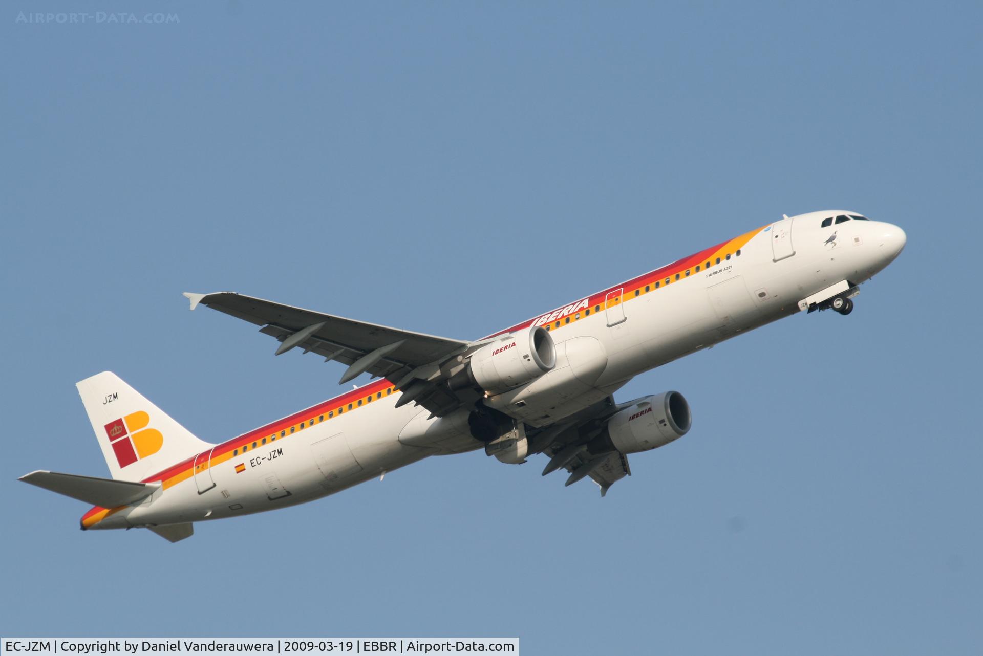 EC-JZM, 2007 Airbus A321-212 C/N 2996, Flight IB3219 is taking off from RWY 07R