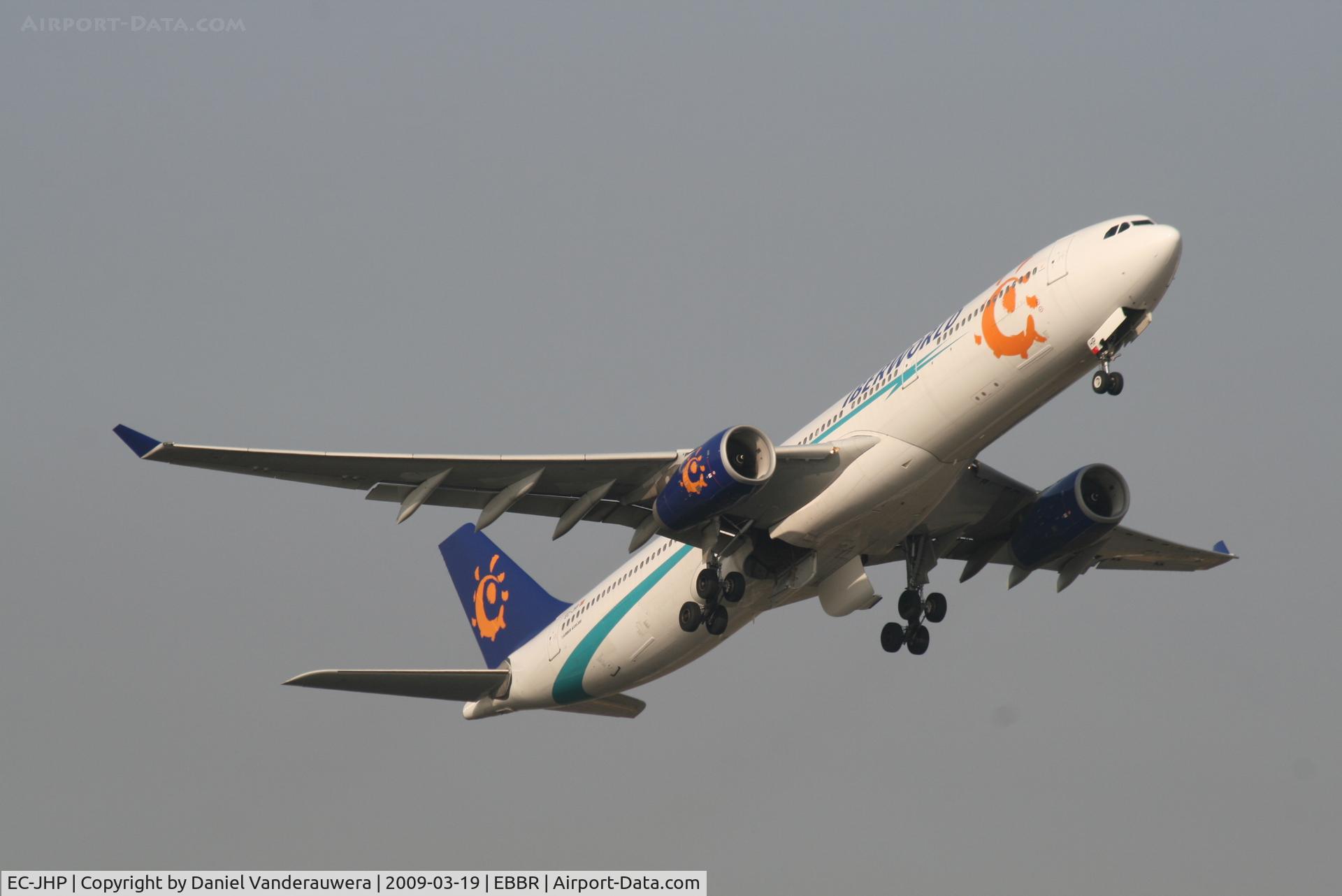 EC-JHP, 2005 Airbus A330-343X C/N 670, Flight XLF1440 is taking off from RWY 07R